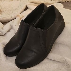 Baretraps girls mules with slight platform, sz 5.5 (big girl)